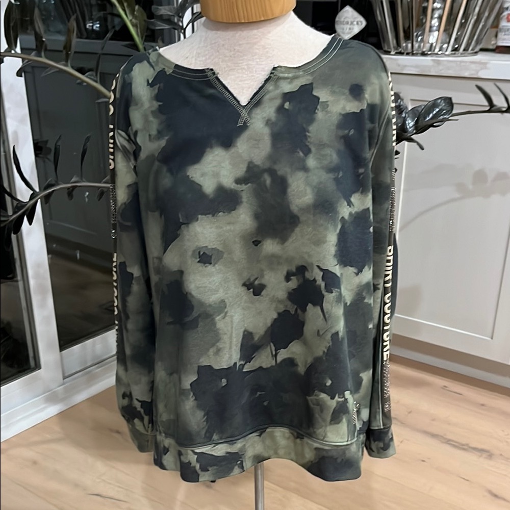 NWOT Monari green camo print soft cotton blend Crew Neck Long Sleeve Sweatshirt
